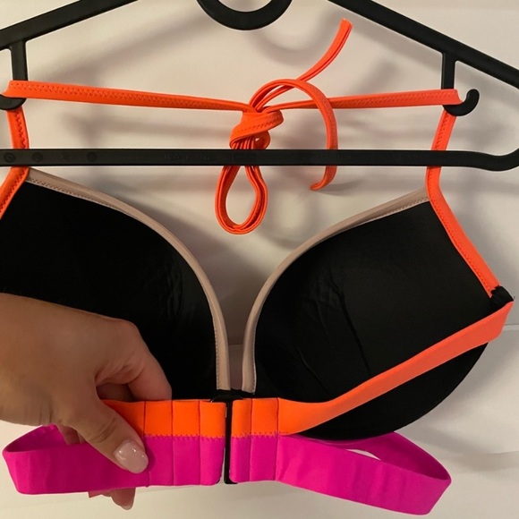 Victoria’s Secret bikini top - Picture 2 of 3